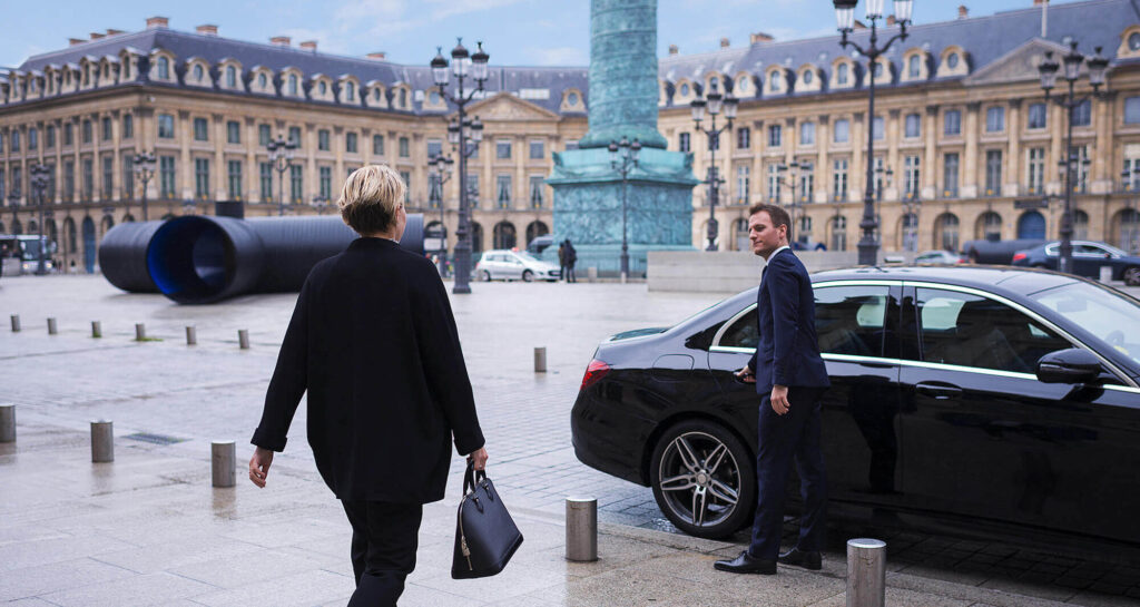 Pourquoi opter pour un chauffeur privé pour vos déplacements professionnels à Paris